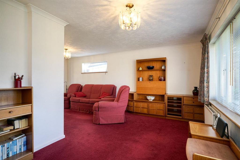 Property photo 2 of 17 Lounge