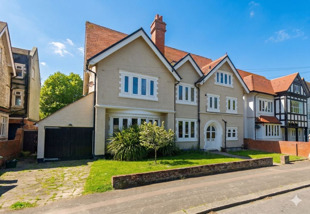 Property photo 1 of 5 Front