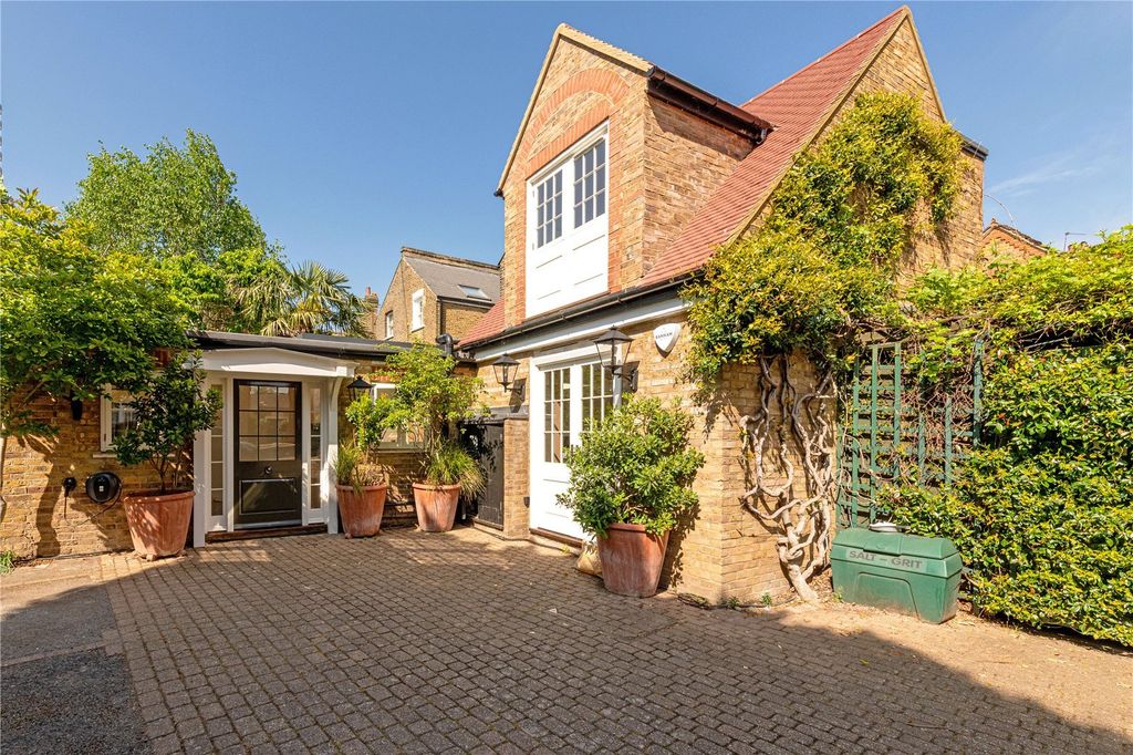 Property photo 1 of 10 External