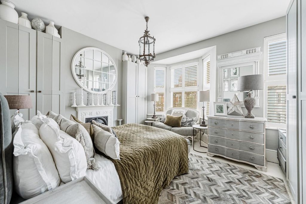 Property photo 3 of 21 14 Kingswood Road-13.Jpg