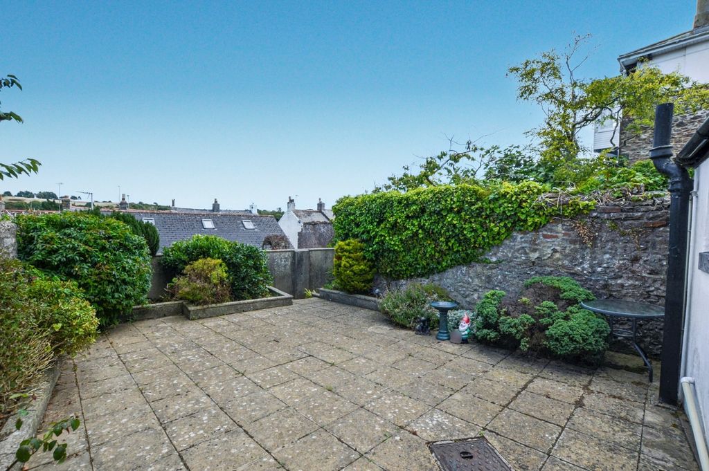 Property photo 2 of 16 Courtyard Garden