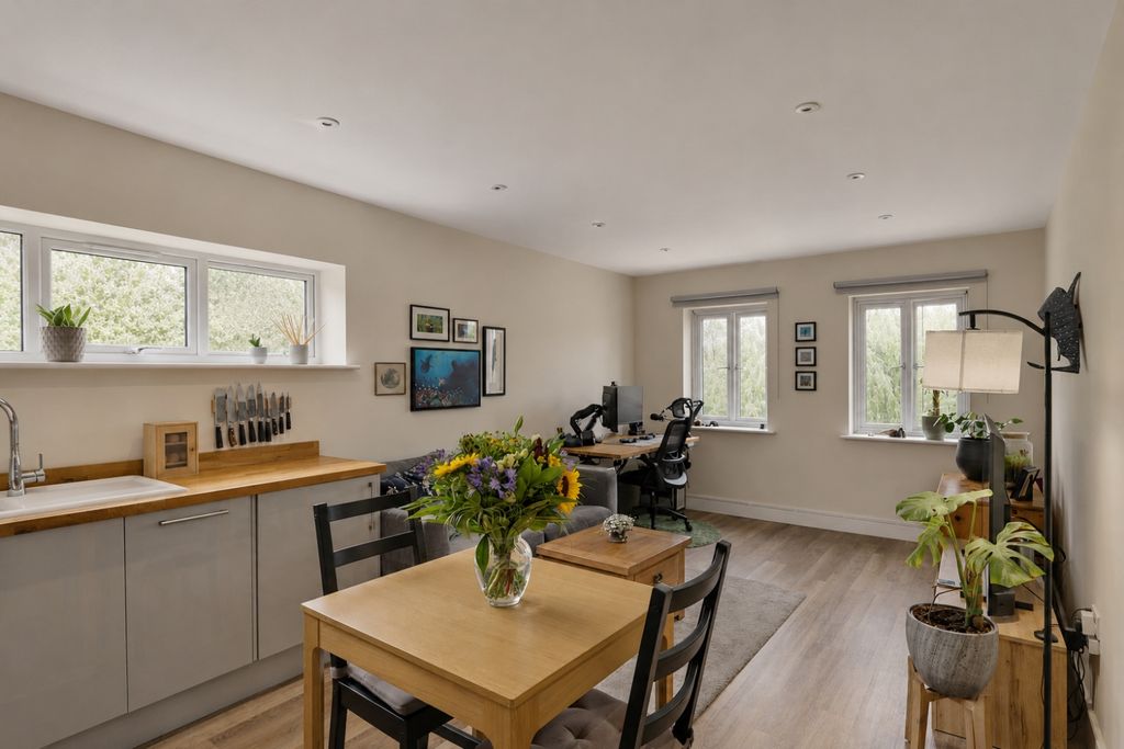 Property photo 3 of 13 BA87E672-C26A-4B69-A3Ef-98C0340E107C