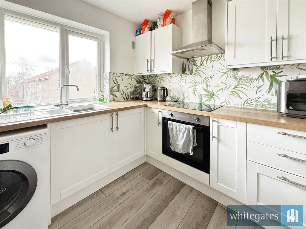 Property photo 2 of 13 Picture No. 32