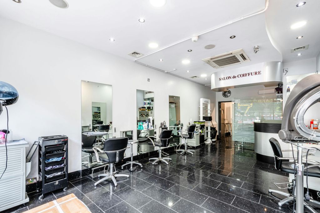 Property photo 3 of 10 Mile End Rd 363 - Low Res 5.Jpg