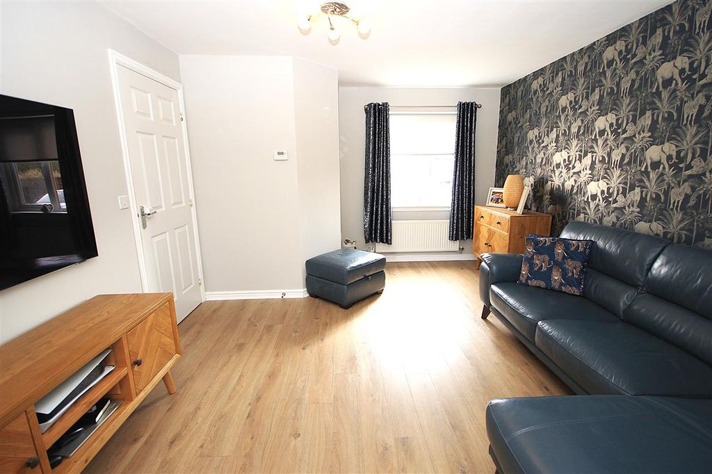 Property photo 2 of 13 Lounge