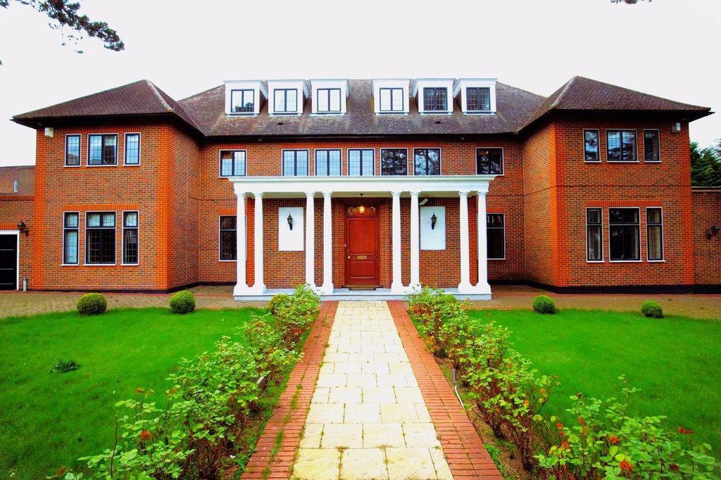 Property photo 1 of 18 External