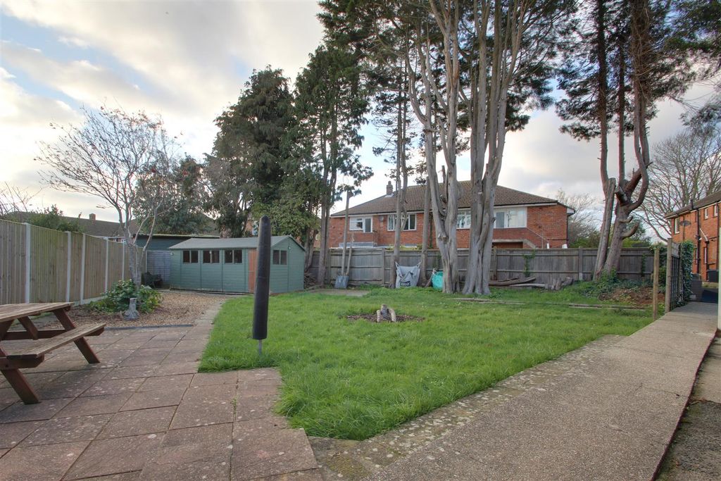 Property photo 2 of 12 Garden