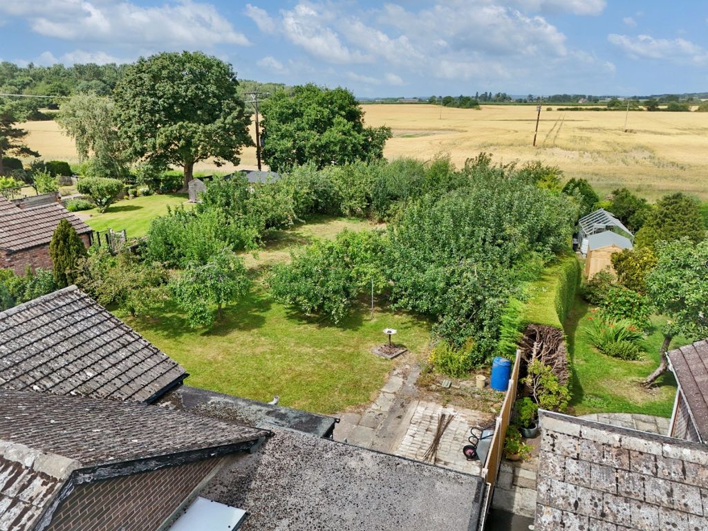 Property photo 2 of 25 4281453