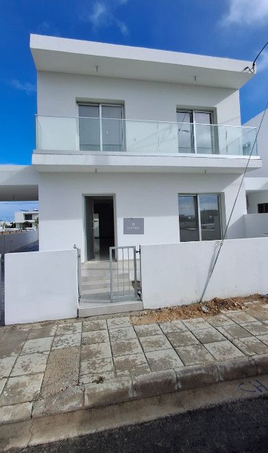 Property photo 2 of 26