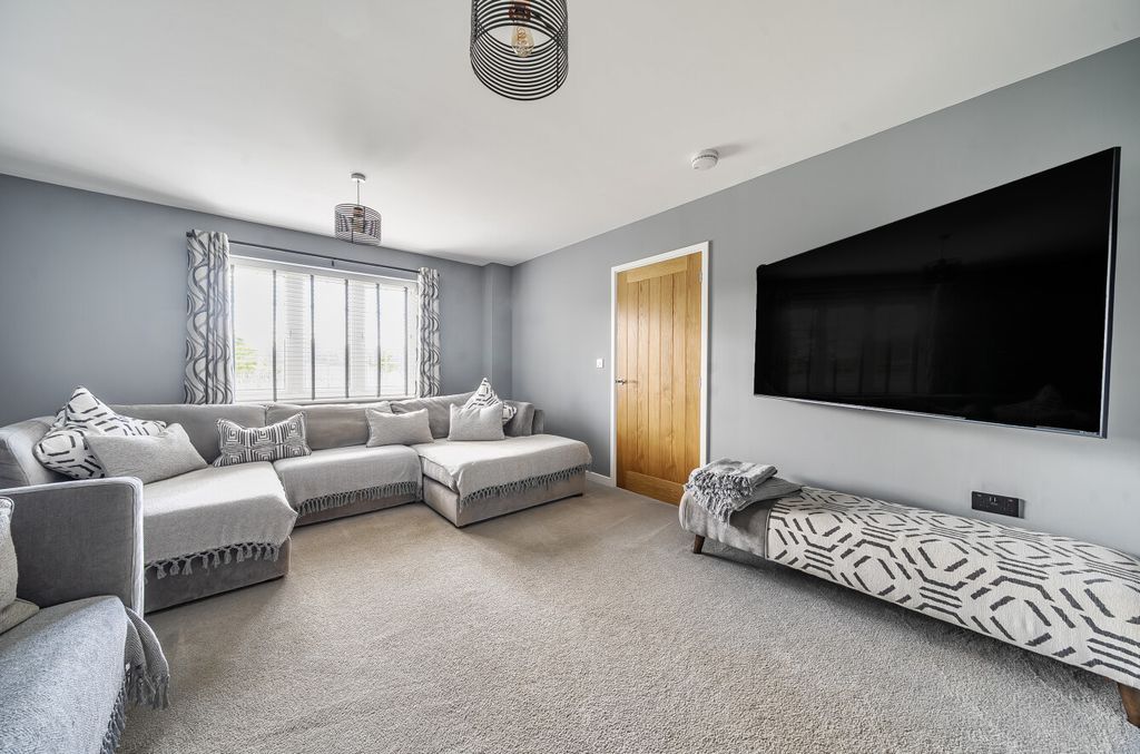 Property photo 3 of 23 1353176-20-68c44c...