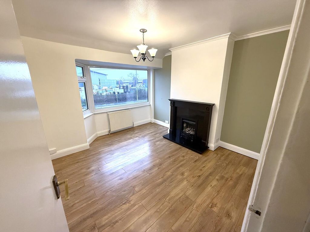 Property photo 2 of 5 Living Room