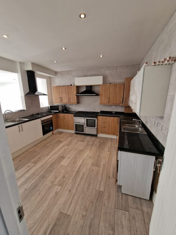 Property photo 1 of 5 Newly Refurbished Studio Including All The Bills