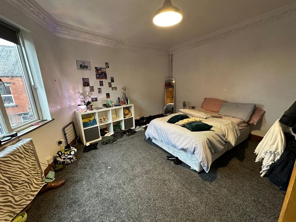 Property photo 1 of 10 A Cozy Bedroom With A Comfortable Double Bed, Natu...