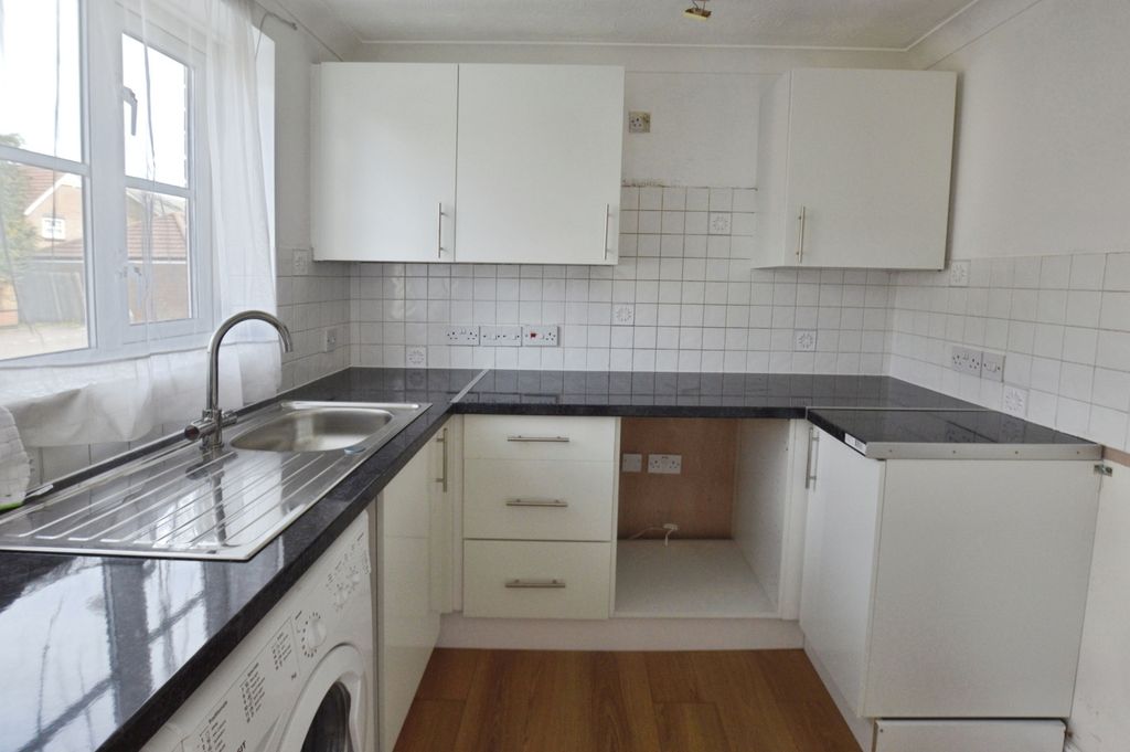 Property photo 2 of 9 Kitchen