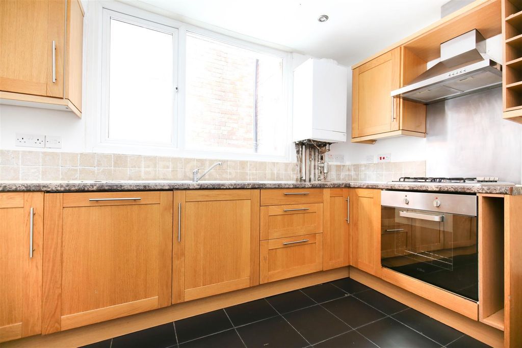 Property photo 2 of 9 V7Rv46Yuf5Ksvjuyoinj70Xha6I.Jpg