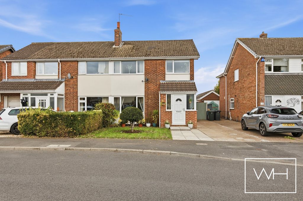 Property photo 1 of 20 17 Chiltern Crescent, Sprotbrough 04