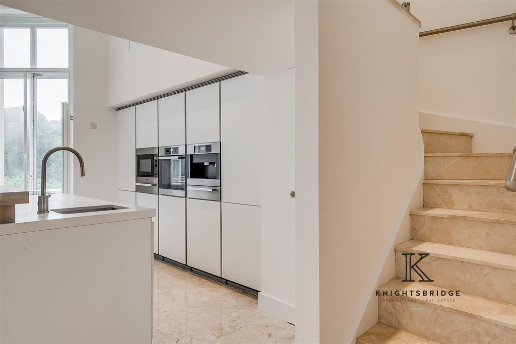 Property photo 3 of 11 Reception Room