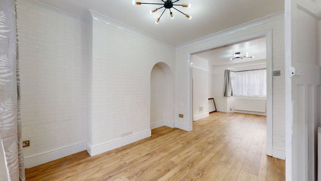 Property photo 3 of 10 Gallery