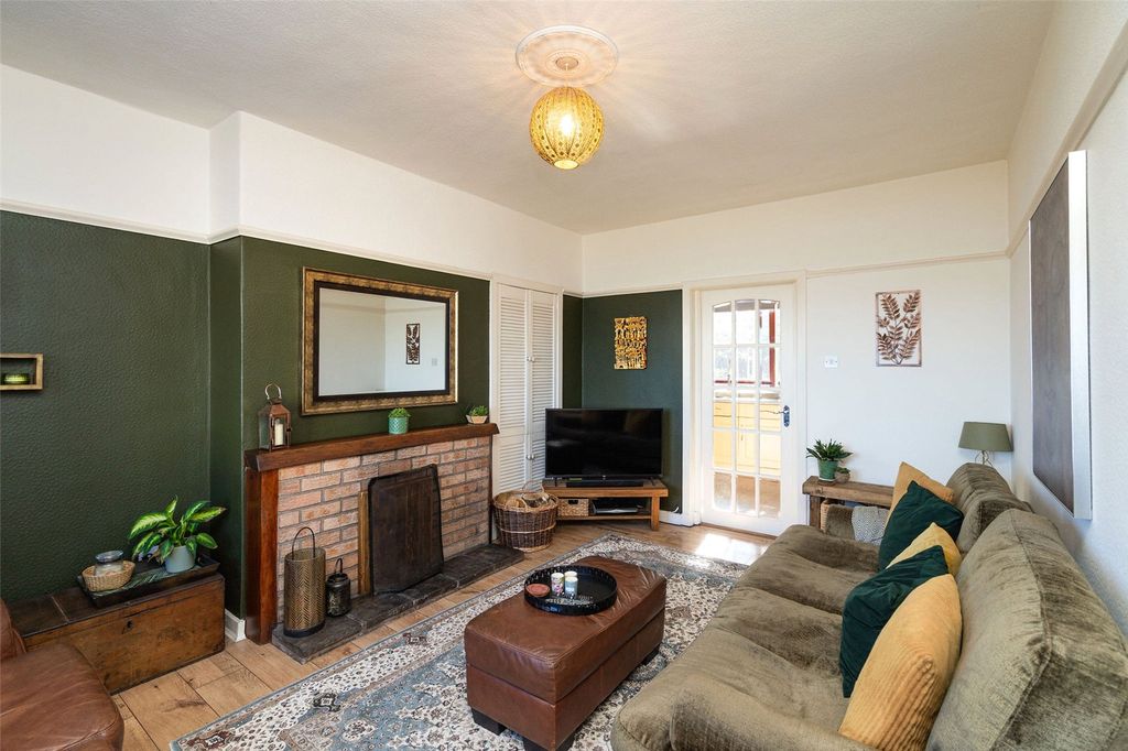 Property photo 2 of 31 Sitting Room