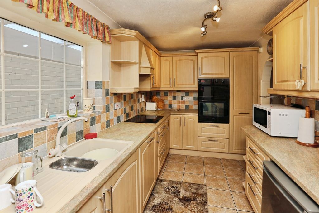Property photo 2 of 15