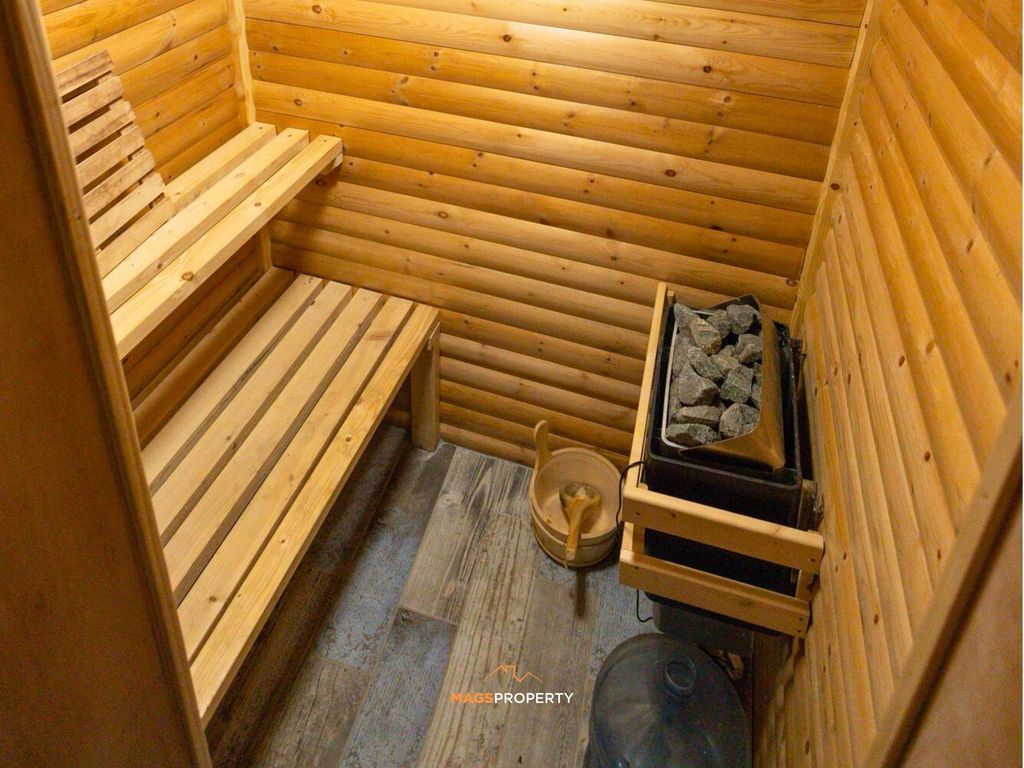 Property photo 1 of 25