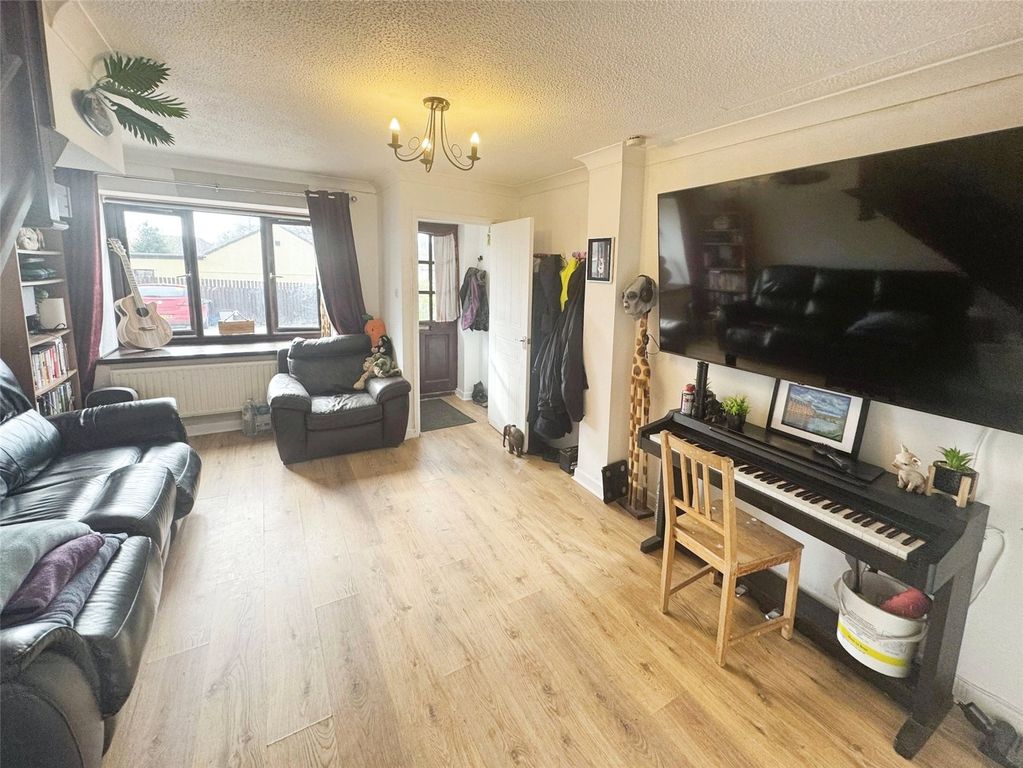 Property photo 2 of 13 Lounge