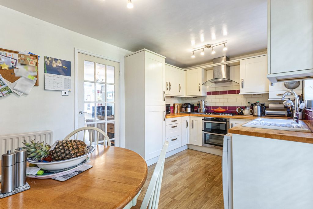 Property photo 3 of 18 Kitchen/Dinner
