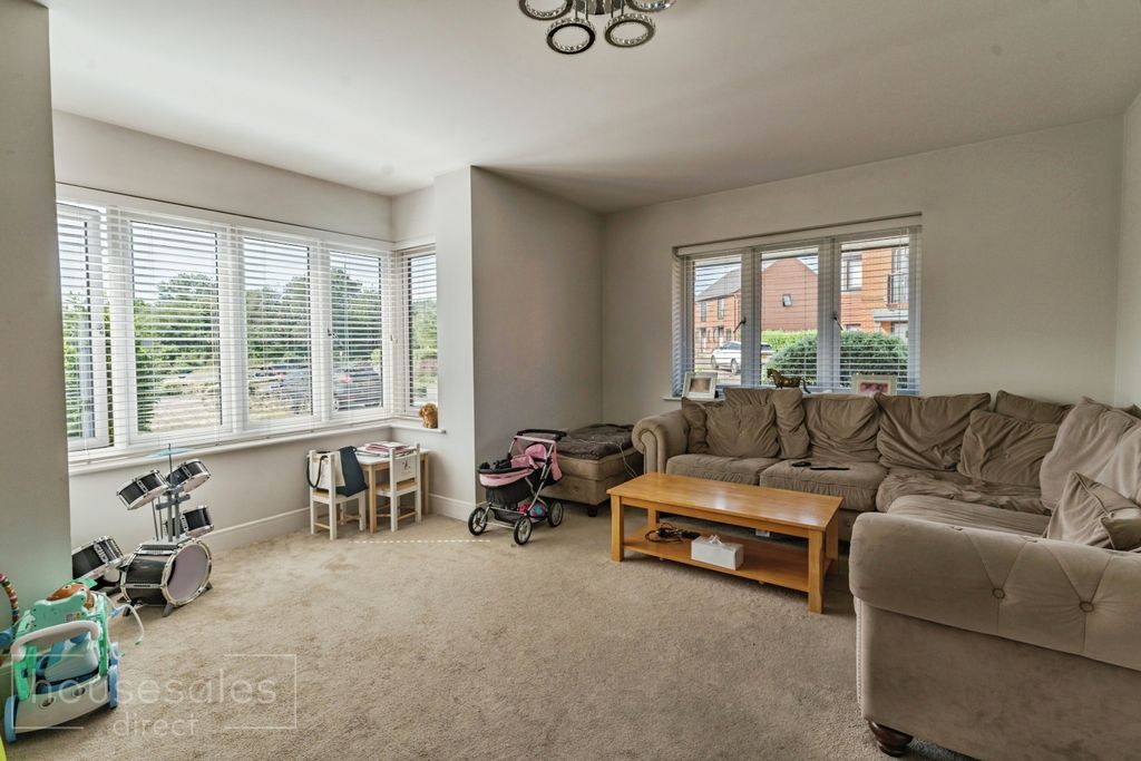Property photo 3 of 13