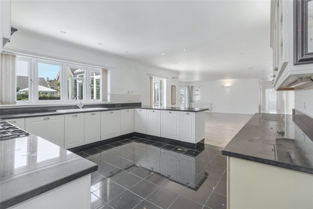 Property photo 3 of 16 Kitchen