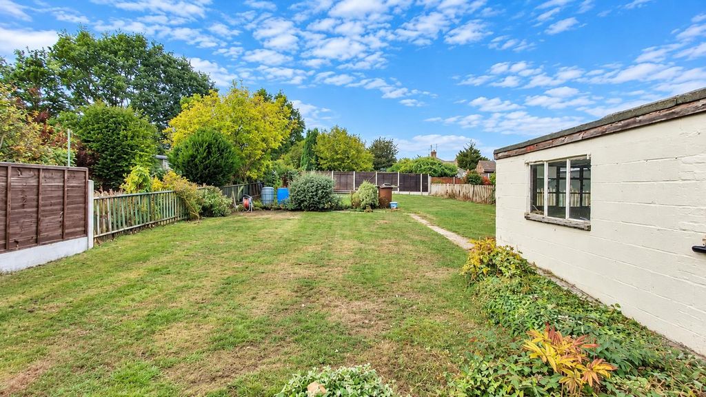 Property photo 2 of 13 Garden