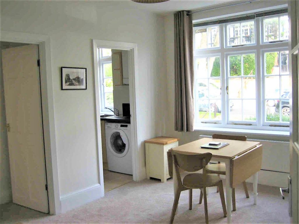 Property photo 2 of 8 8 Makepeace Avenue.Jpg