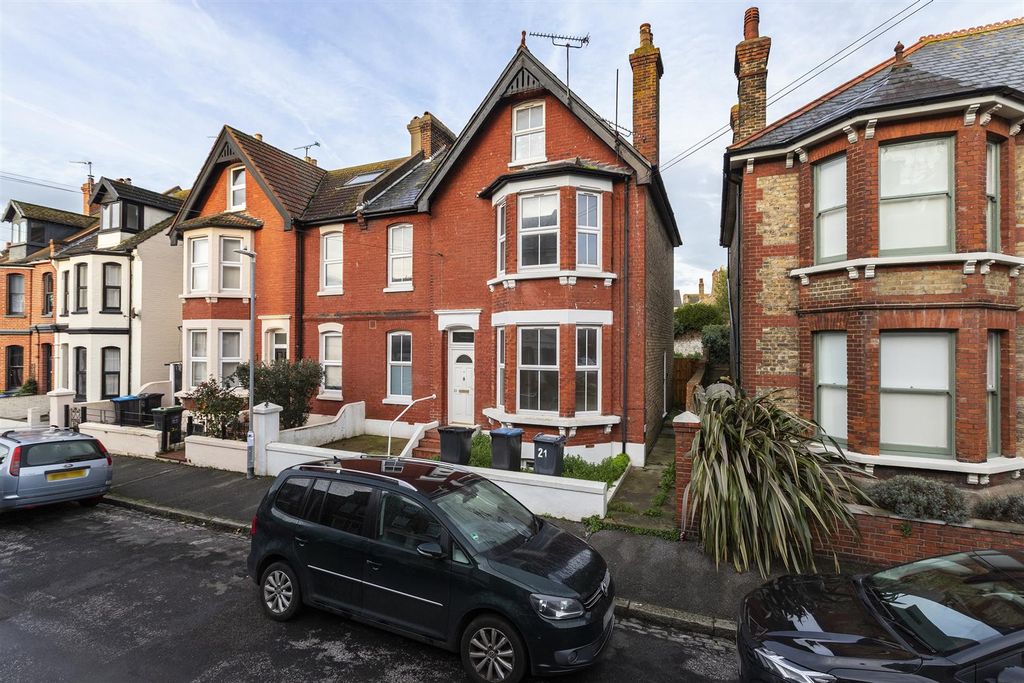 Property photo 1 of 18 Flat 2 - 21 Grove Rd-01 Copy.Jpg