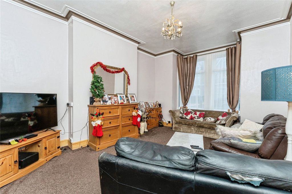 Property photo 2 of 20 Lounge