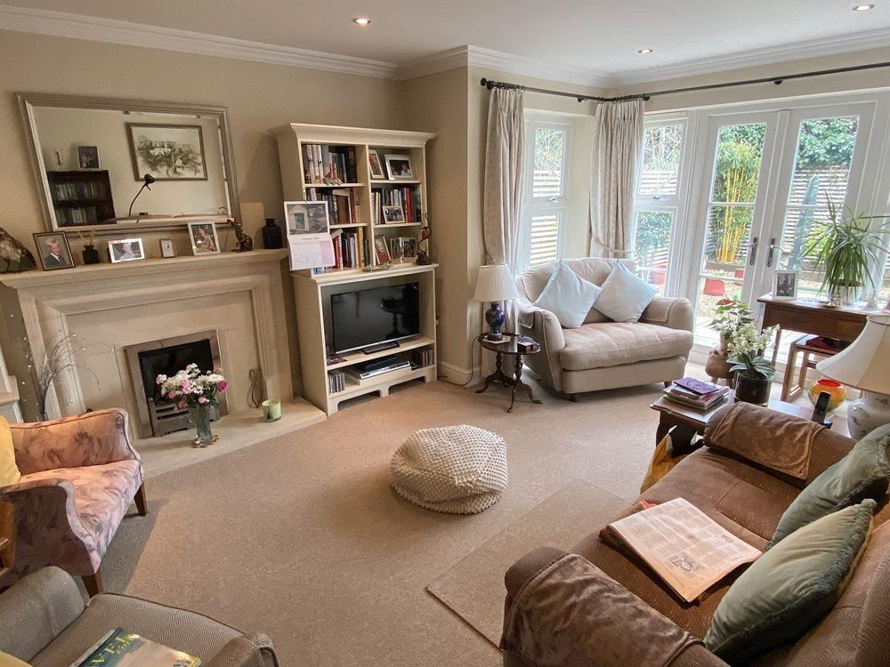 Property photo 2 of 14 Sitting Room.Jpg