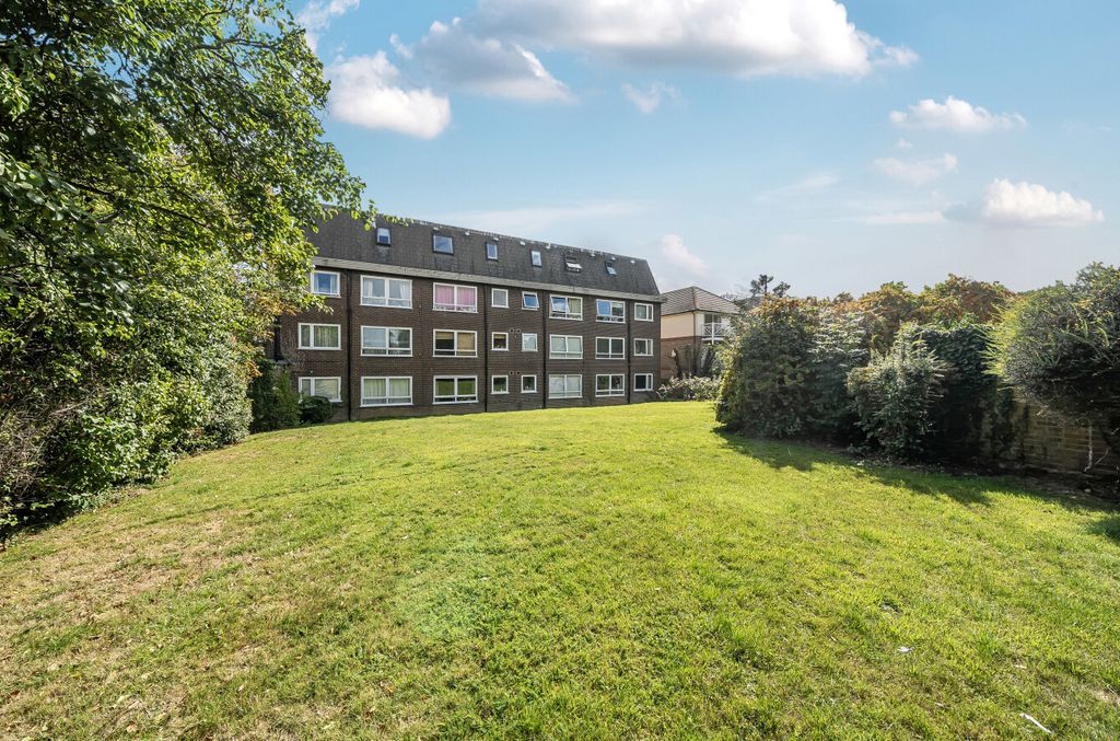 Property photo 1 of 13 1347345-12-68Beea...