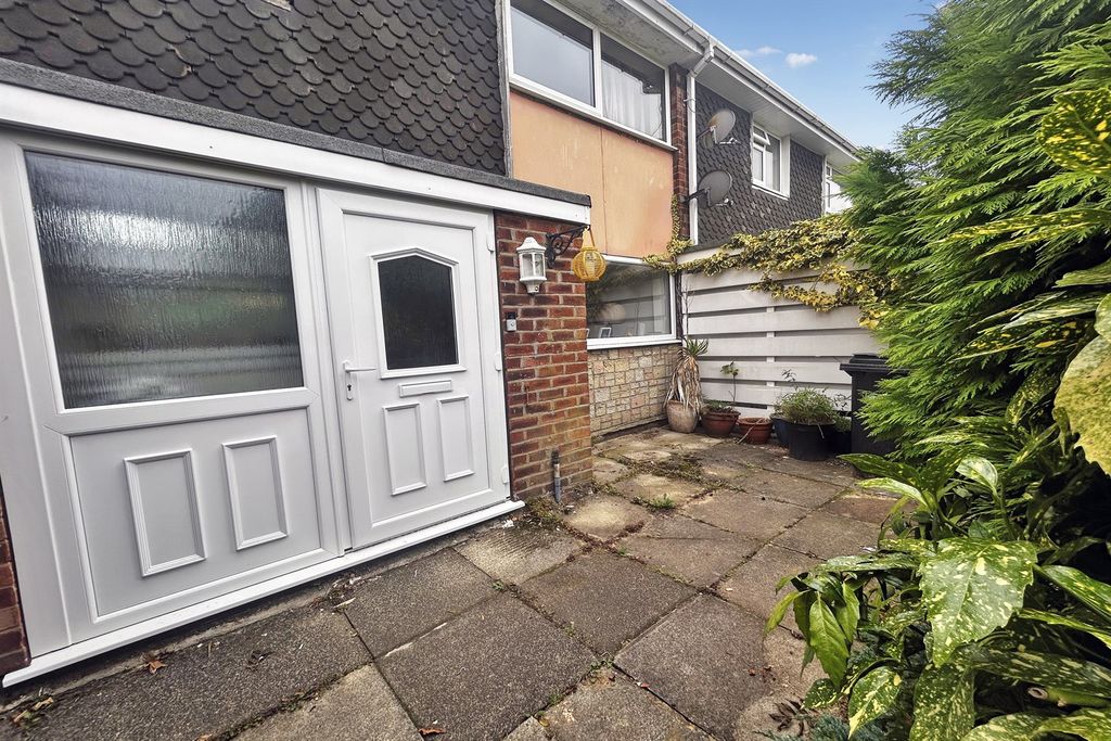 Property photo 2 of 13 Entrance Porch