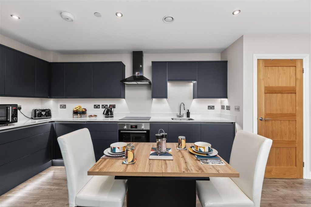 Property photo 3 of 20 Kitchen