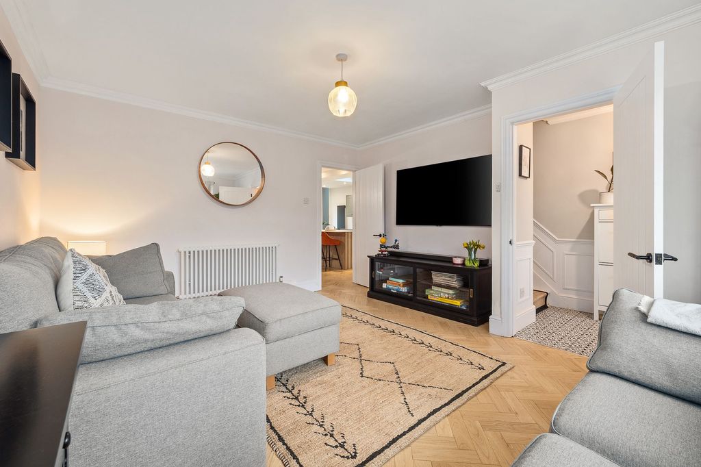 Property photo 3 of 34