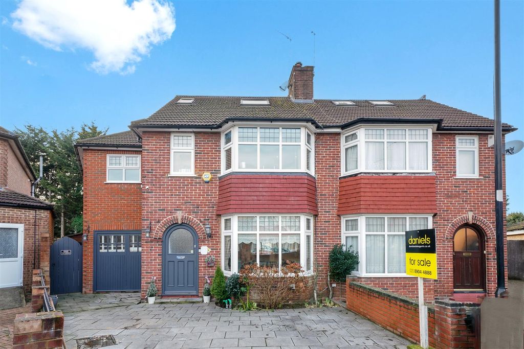 Property photo 1 of 39 16 Wellgarth - 01.Jpg