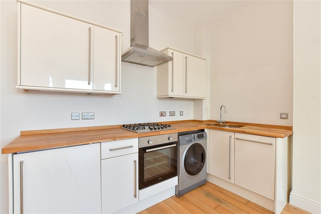 Property photo 3 of 11 Kitchen