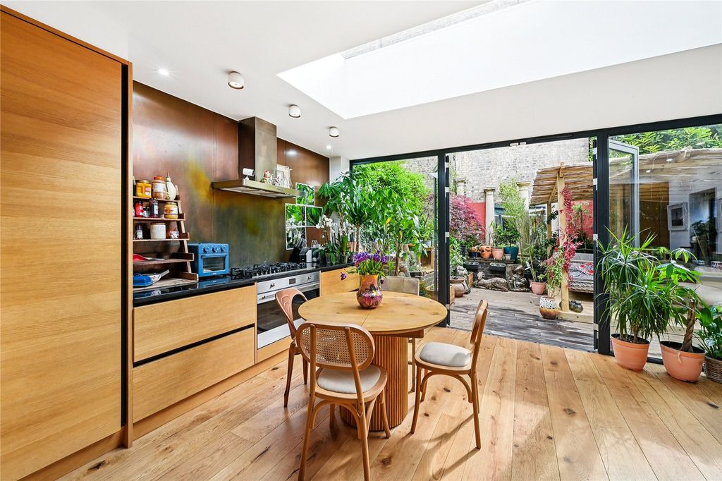 Property photo 2 of 21 Kitchen / Dining