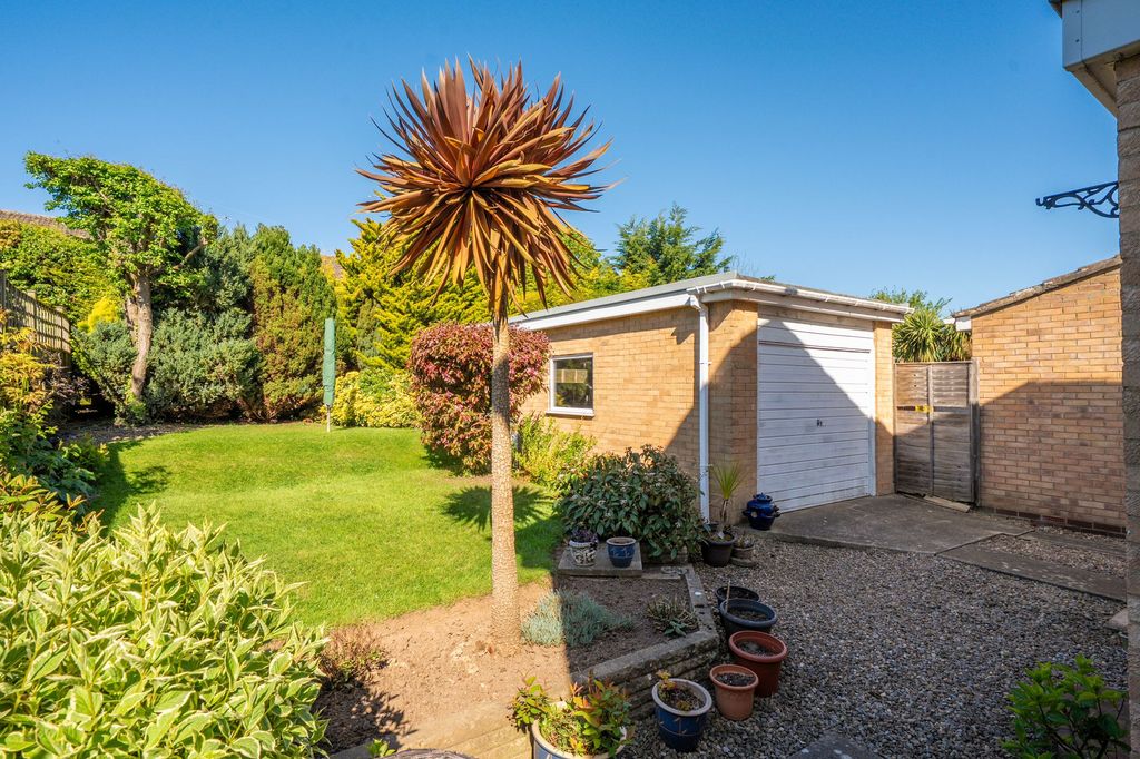 Property photo 3 of 27