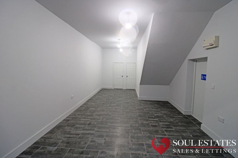 Property photo 3 of 9 Shop Area