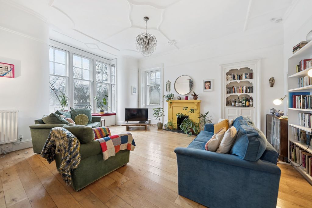 Property photo 2 of 33