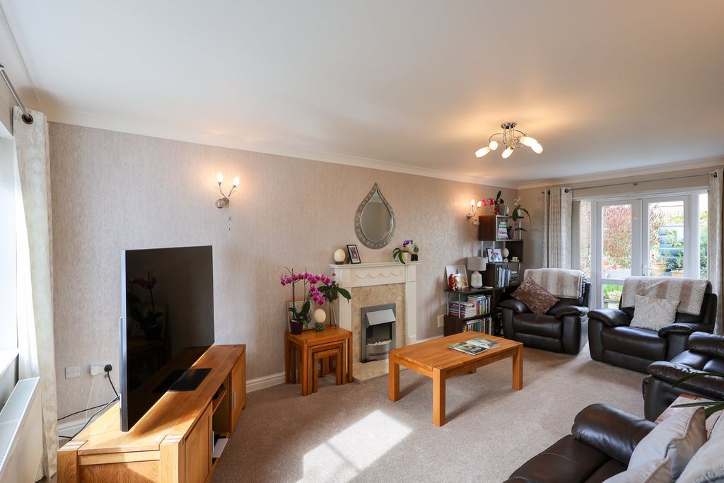 Property photo 2 of 21