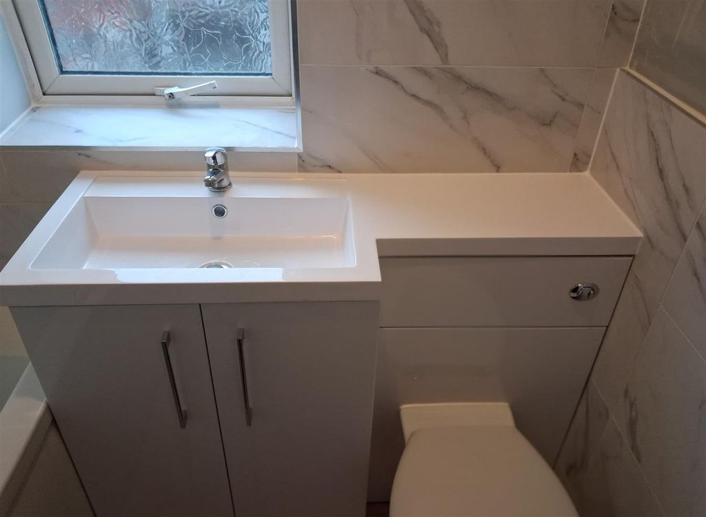 Property photo 3 of 10 Bathroom 2 .Jpg