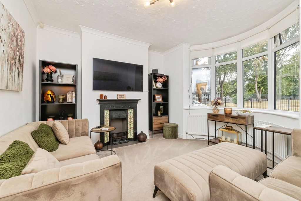 Property photo 3 of 18 Pbox-Img.Jpg