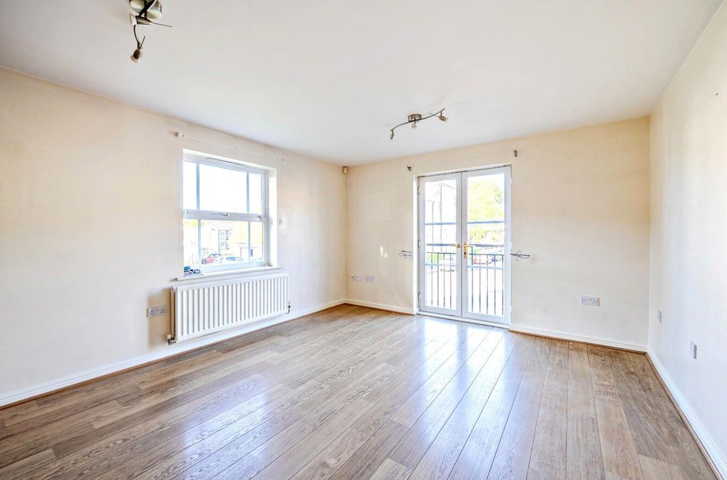 Property photo 2 of 14 Picture No. 17