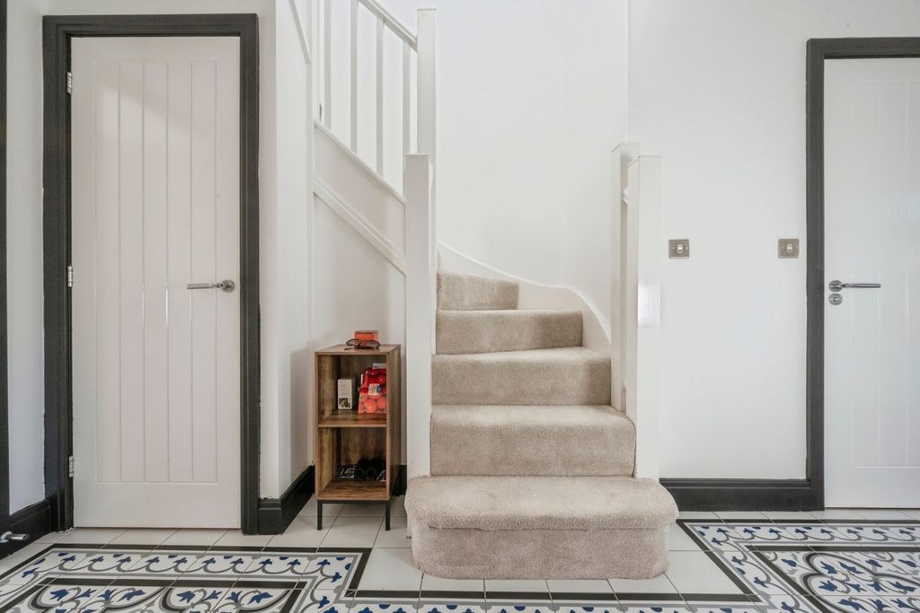 Property photo 3 of 18 Hallway