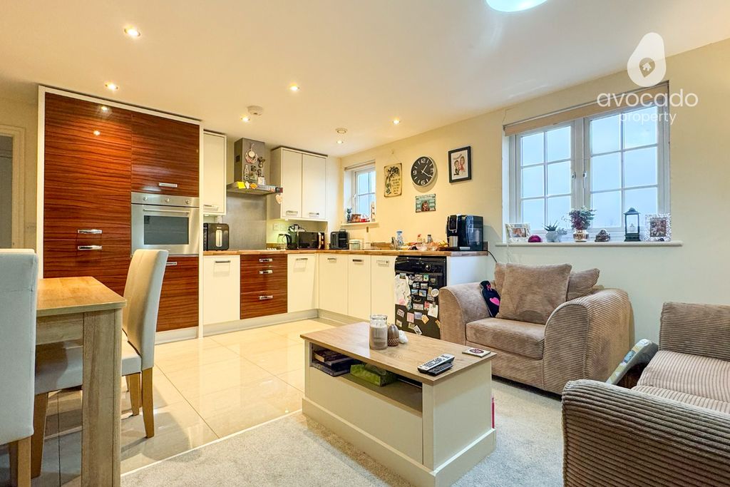 Property photo 1 of 8 3795725